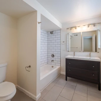 Apartment interior gallery photo 11