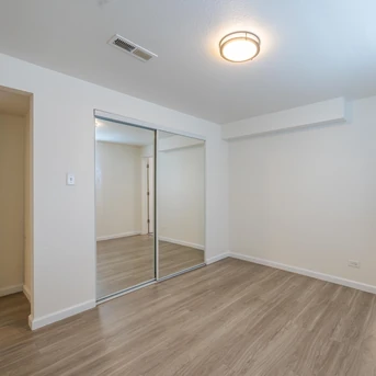 Apartment interior gallery photo 9