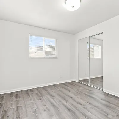 Second bedroom with mirrored closet at Lime Apartments