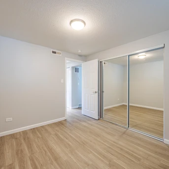 Apartment interior gallery photo 4